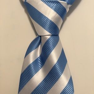 3/$20💥 Blue & White striped fashion tie